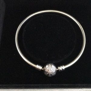 SOLD ON Ⓜ️! Pandora LE Snowflake Bangle